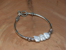 Load image into Gallery viewer, Petal Pearl Bracelet
